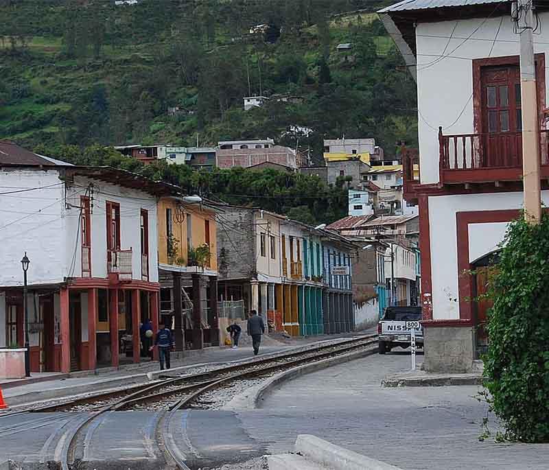 Alausí, a picturesque town in the Andes, known as the starting point for the Nariz del Diablo train ride.