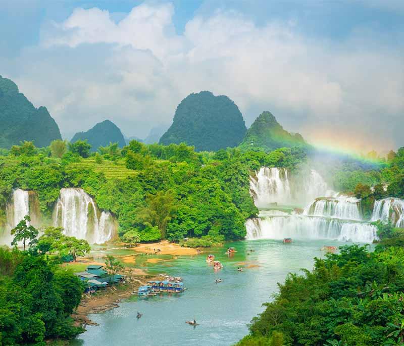 Ban Gioc Waterfall - One of the most spectacular waterfalls in Asia, located on the border between Vietnam and China.