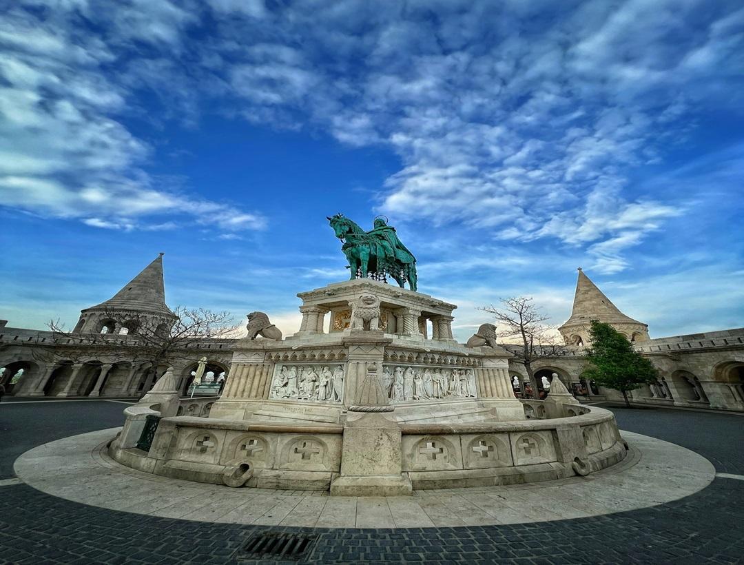 Budapest - Buda Castle, historic castle complex offering views of Budapest, home to Hungarian Gallery and Budapest Museum.