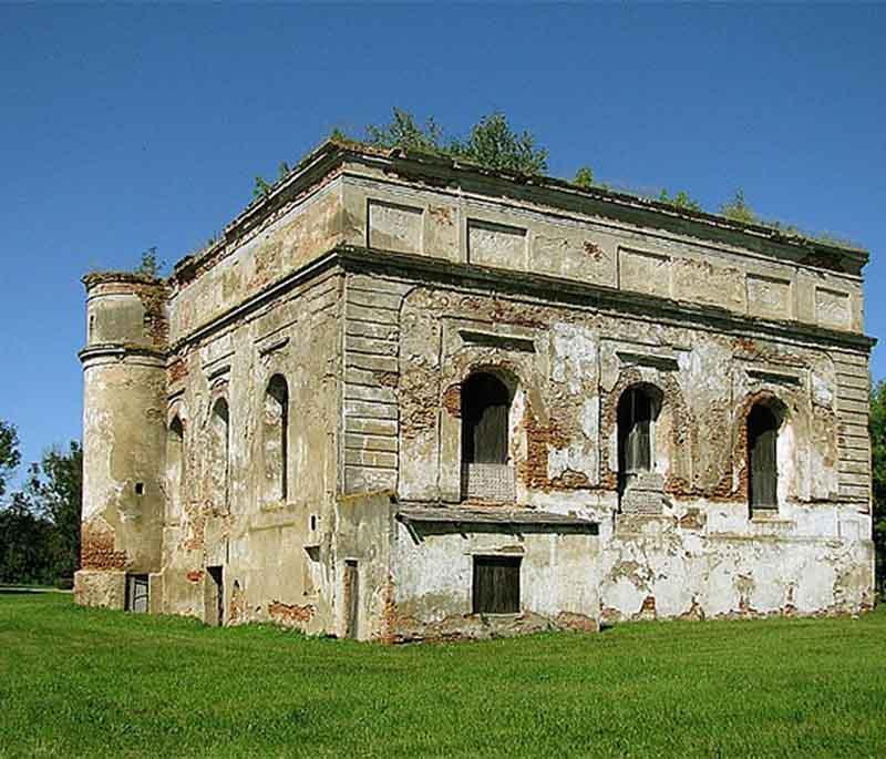 Bykhaw, home to Bykhaw Castle, a significant historical fortress with unique architectural features.