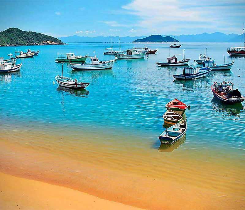 Búzios, presenting a picturesque resort town with beautiful beaches, a charming downtown area, and lively nightlife.