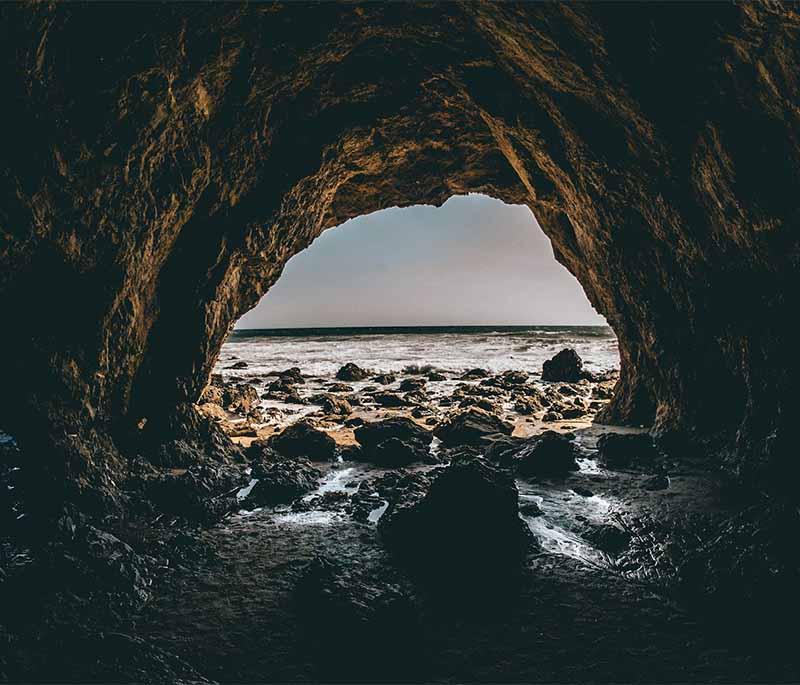 Cango Caves - A series of limestone caves near Oudtshoorn, known for their impressive stalactites and stalagmites.