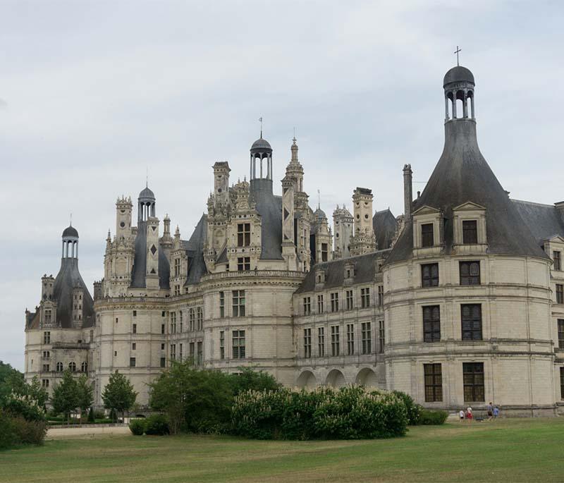 Château de Chambord, a magnificent Renaissance castle with distinctive architecture and beautifully landscaped grounds.