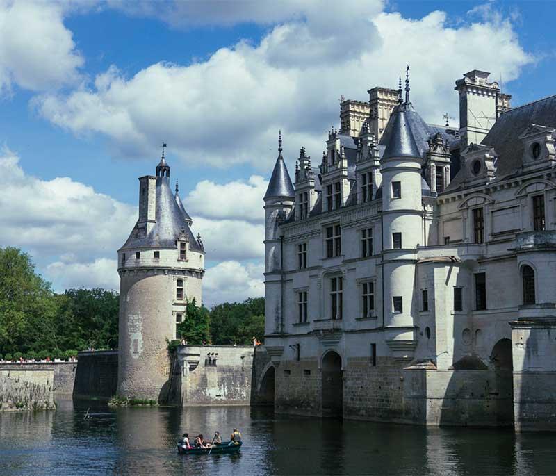 Château de Chenonceau, a Renaissance château spanning the River Cher, known for its beautiful gardens, historic significance.