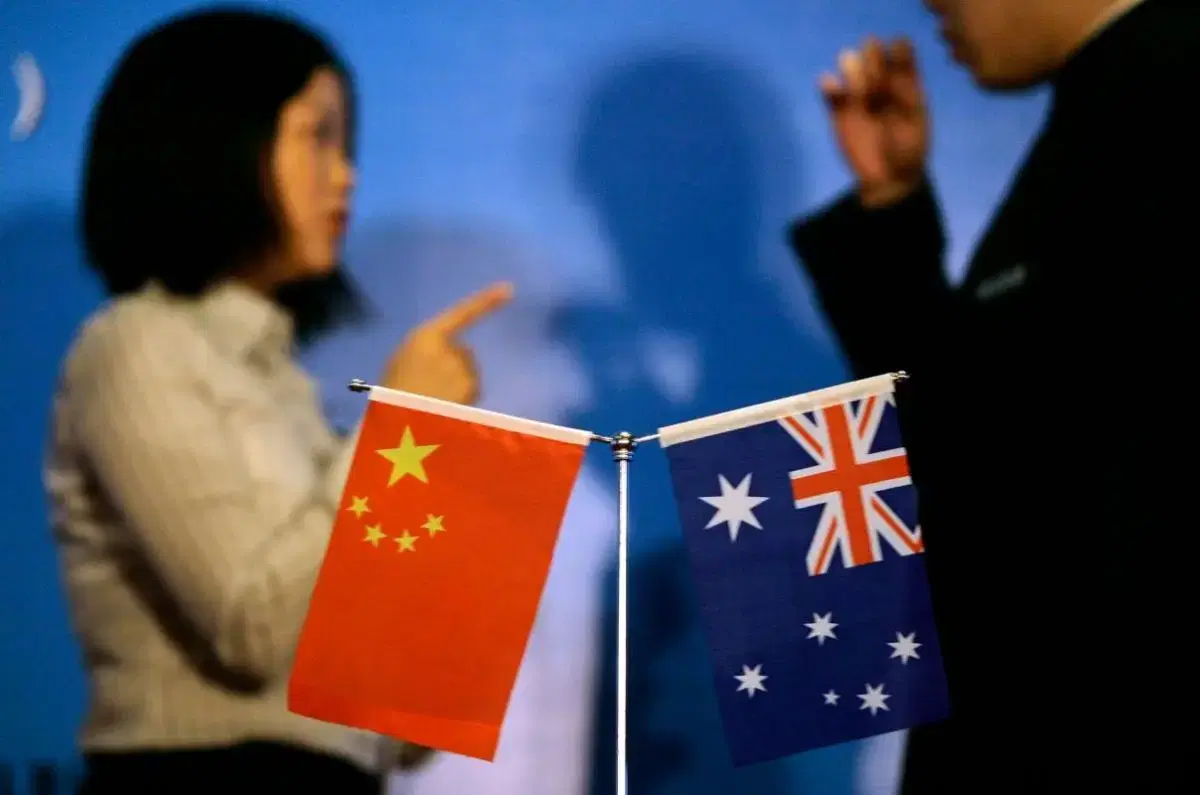 China and Australia unveil 5-year multiple-entry visas, enhancing travel convenience between the nations.