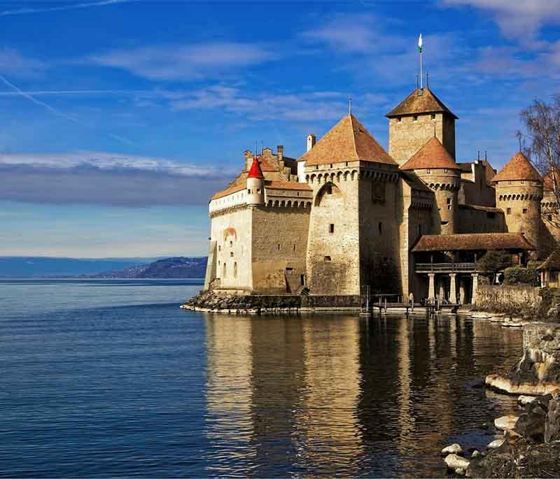 Château de Chillon - Medieval castle on Lake Geneva's shores, famous for its architecture and scenic views.