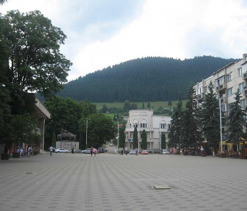 Câmpulung Moldovenesc - Town surrounded by beautiful mountains, offering gateway to exploring region's natural beauty.