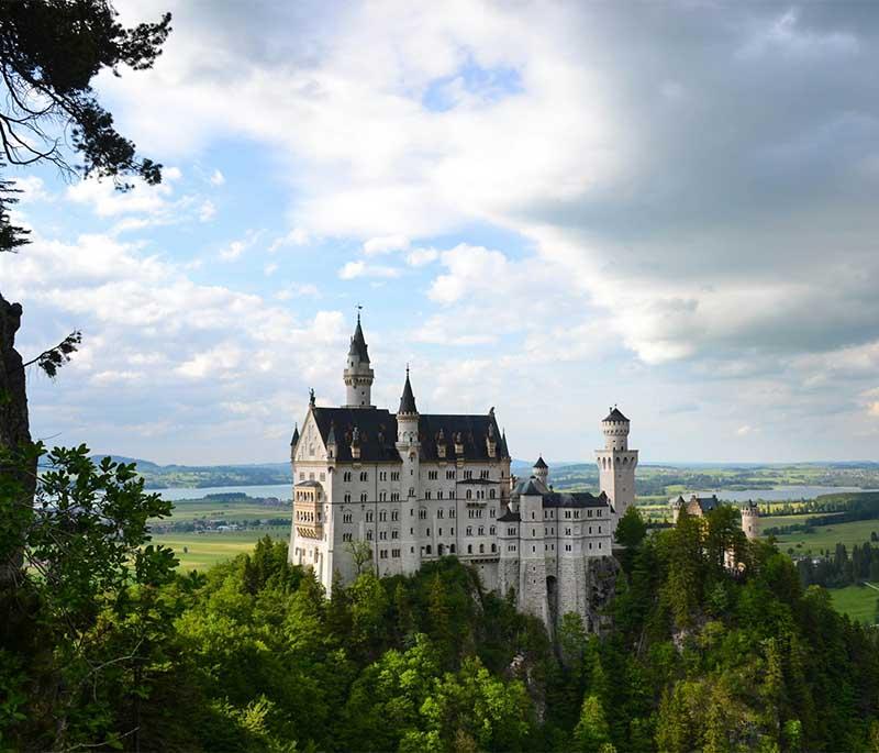 Durbuy Castle, a picturesque medieval castle in the charming town of Durbuy, known for its gardens and history.