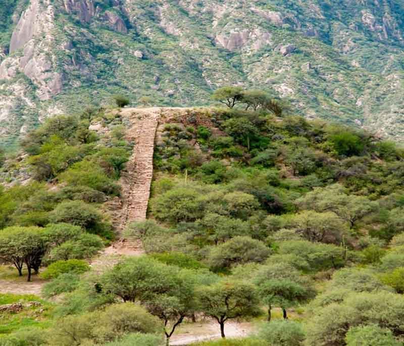 El Shincal, Catamarca: Ancient Incan ruins in scenic mountains, providing insights into the region's historical past.