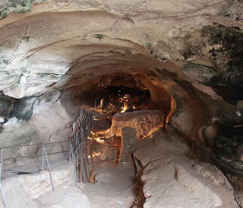 Għar Ħasan Cave, a remote coastal cave, offers adventurous visitors a glimpse into Malta’s natural and historical secrets.