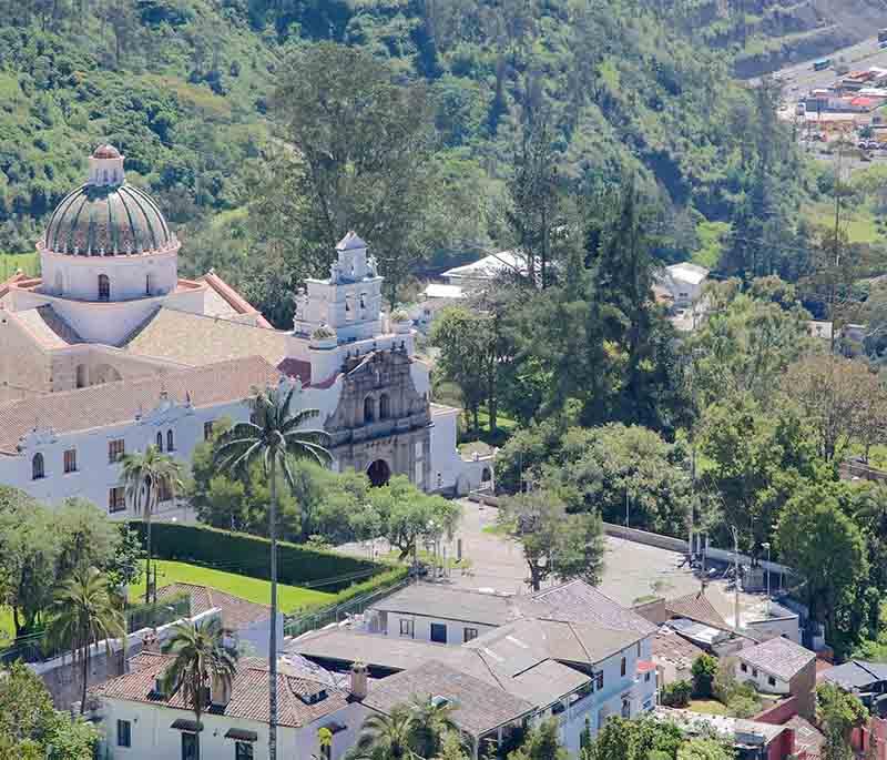 Guapulo Church in Quito, a historic church offering beautiful views of the valley and rich colonial art.