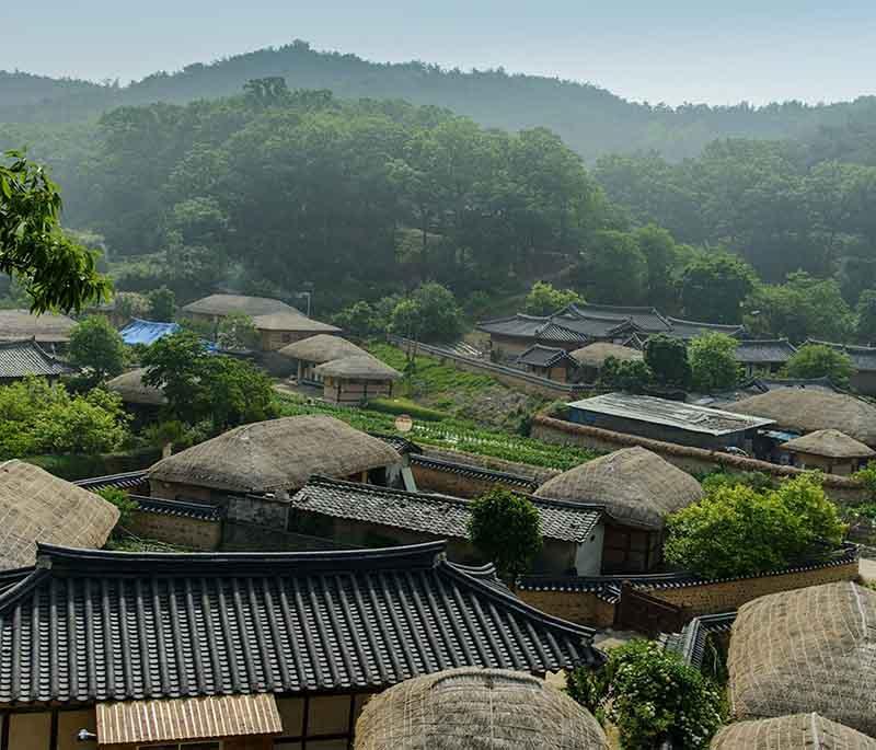 Gyeongju Historic Areas, Gyeongju - A region known for its rich history, ancient tombs, temples, and cultural relics.