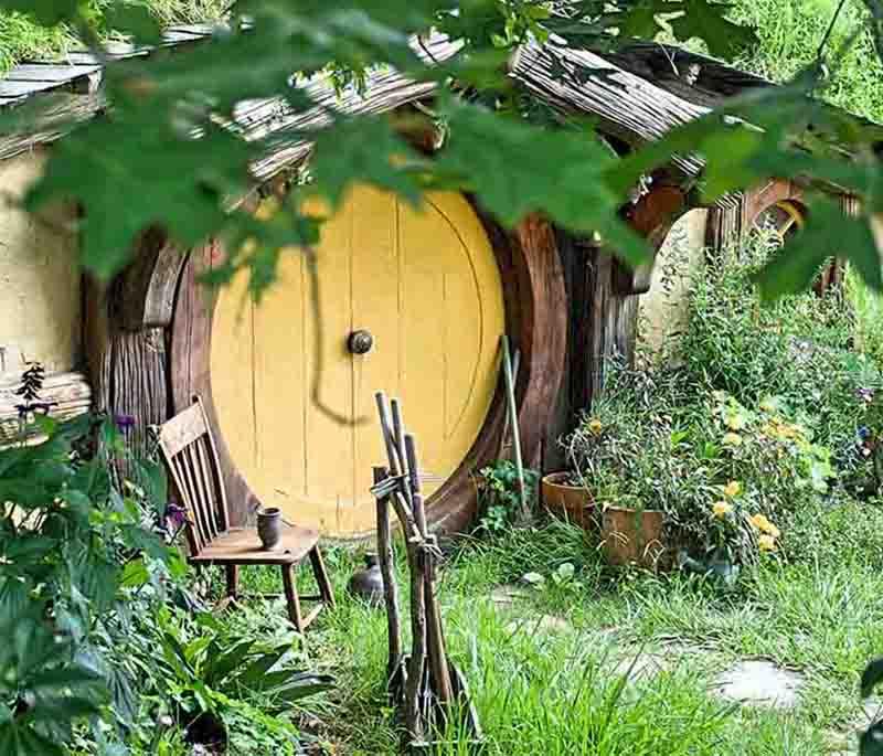 Hobbiton Movie Set, Waikato - The iconic set from The Lord of the Rings, offering guided tours of the picturesque Shire.