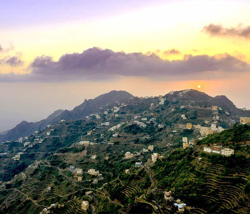 Jazan Corniche - Jizan - A coastal promenade offering beautiful sea views and recreational activities.