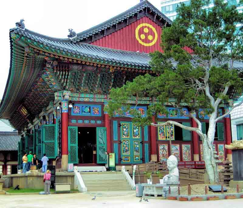 Jogyesa Temple, Seoul - A major Buddhist temple in Seoul, known for its beautiful architecture and cultural events.