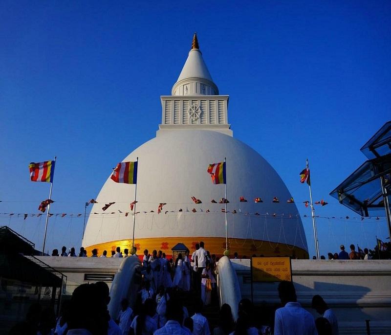 Kataragama Temple - A significant multi-religious pilgrimage site, known for its vibrant festivals and religious ceremonies.