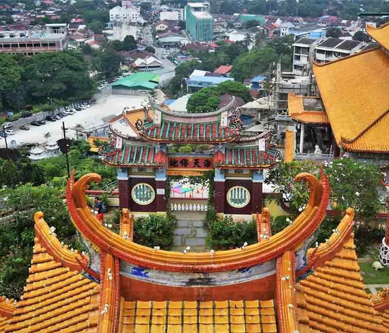 Kek Lok Si Temple, Penang: Largest Buddhist temple in Malaysia with striking decorations and a towering statue of Kuan Yin.