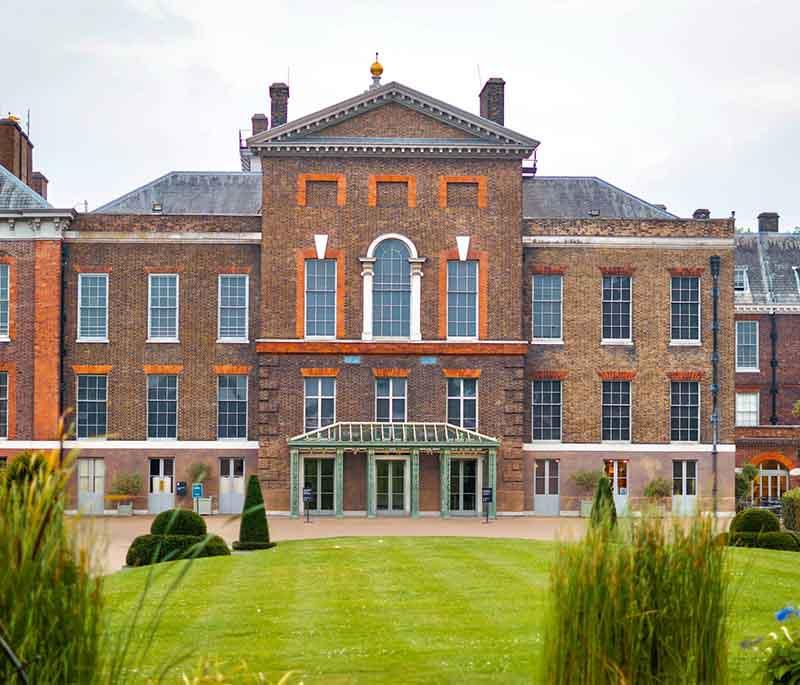 Kensington Palace: Residence of the Duke and Duchess of Cambridge, with beautiful gardens and exhibitions.