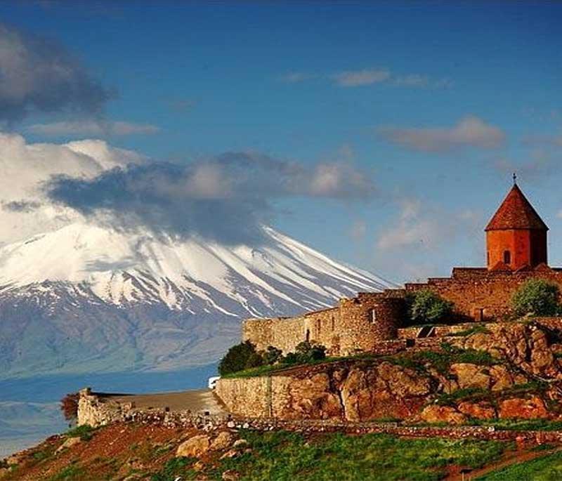 Khor Virap, presenting the monastery near the Turkish border with Mount Ararat in the backdrop, offering history.