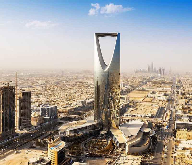 Kingdom Centre Tower - Riyadh - A skyscraper with a unique design, offering shopping, dining, and a skybridge with views.