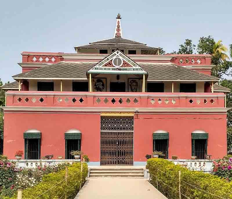 Kuthibari, Rabindranath Tagore's Residence, Kushtia: Restored house of Nobel laureate poet Rabindranath Tagore.
