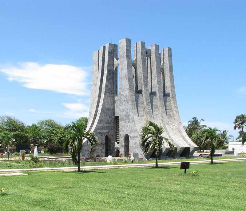 Kwame Nkrumah Mausoleum, a memorial dedicated to Ghana's first president, featuring his tomb, a museum, and gardens.