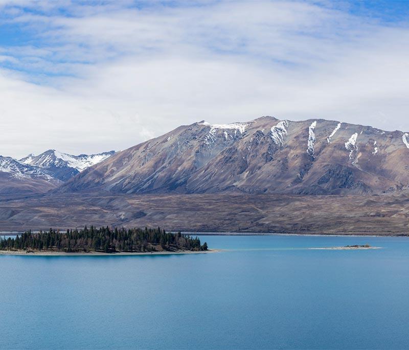 Lake Tekapo, Canterbury: Stunning turquoise lake, iconic Church of the Good Shepherd, ideal stargazing spots.