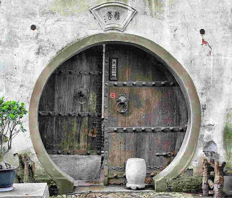 Lei Cheng Uk Han Tomb Museum in Hong Kong, showcasing ancient artifacts and a preserved tomb from the Han Dynasty.