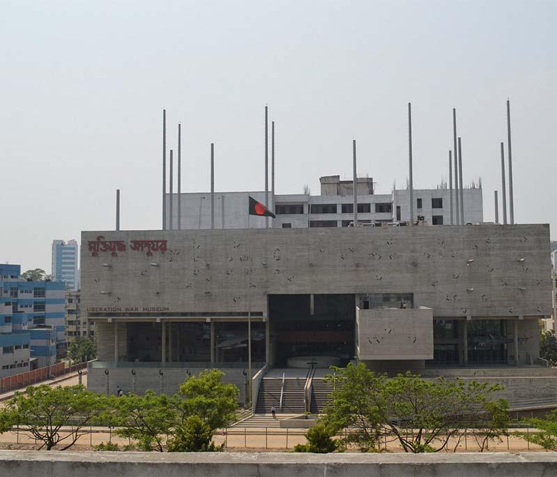 Liberation War Museum, Dhaka, highlighting exhibits and artifacts related to Bangladesh's struggle for independence in 1971.