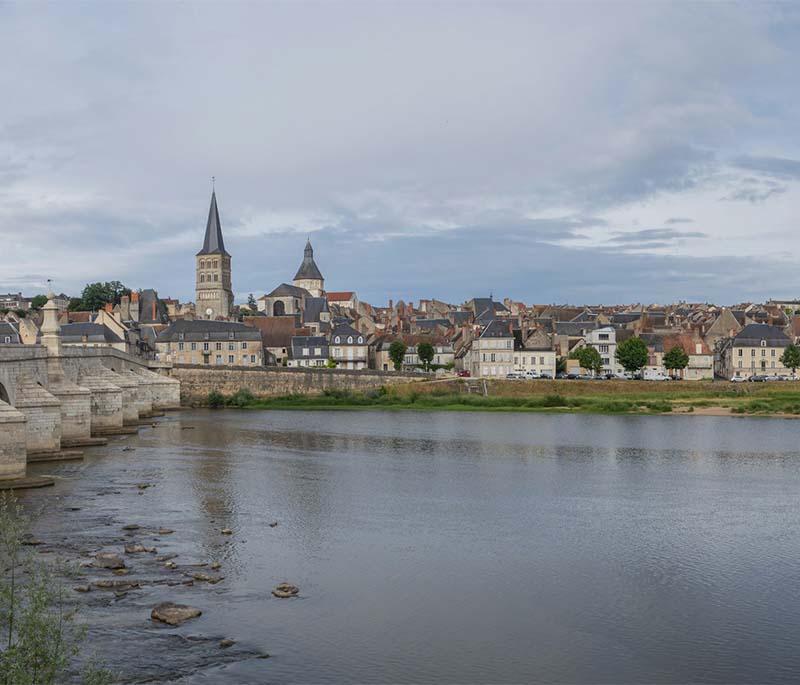 Loire Valley Châteaux, Loire Valley, a region renowned for its stunning castles, including Chambord, Chenonceau, and Amboise.
