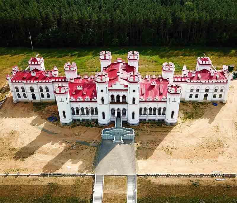 Lyakhavichy, home to Lyakhavichy Castle, a historical castle with a rich heritage and picturesque setting.