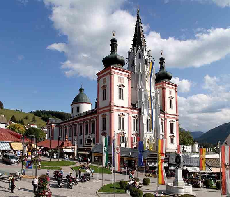 Mariazell Basilica: A major pilgrimage site in Styria, renowned for its stunning baroque architecture.