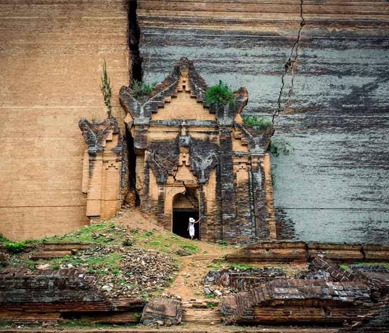 Mingun Pahtodawgyi, Mandalay - An unfinished pagoda that would have been the largest in the world, with striking ruins.