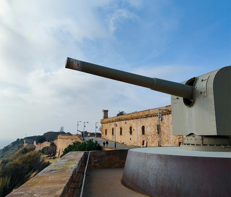 Montjuïc Castle (Barcelona) - A historic fortress on Montjuïc hill, offering panoramic views of Barcelona and its harbor.