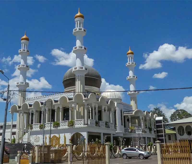 Mosque Keizerstraat - Prominent mosque near Neveh Shalom Synagogue, symbolizing religious harmony and unity.