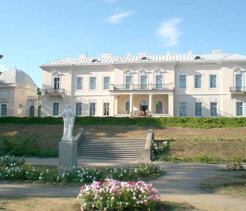 Palanga Amber Museum: Located in Tyszkiewicz Palace, showcasing a vast collection of amber and its historical uses.