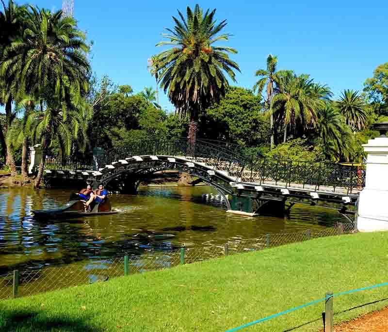 Parque Tres de Febrero in Buenos Aires, illustrating lush parklands, lakes, and rose gardens, popular for leisure and sports.