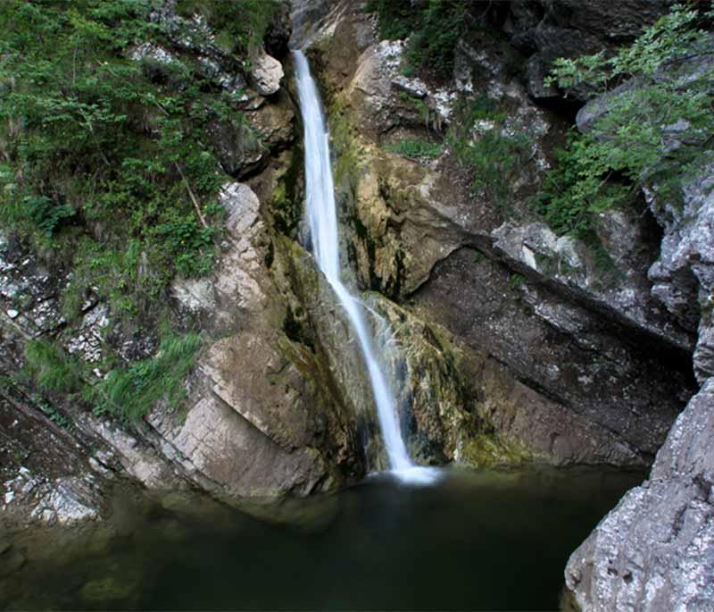Pekel Gorge - A scenic gorge offering hiking trails, waterfalls, and beautiful natural surroundings.
