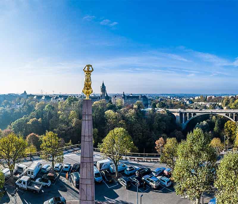 Place de la Constitution, a historic square offering stunning views of the Pétrusse Valley and the Gëlle Fra war memorial.