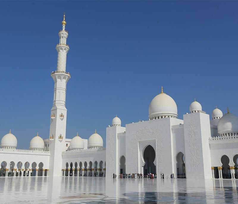 Qasr Al Watan, Abu Dhabi: Majestic palace showcasing UAE's rich heritage, stunning architecture, and informative exhibits.