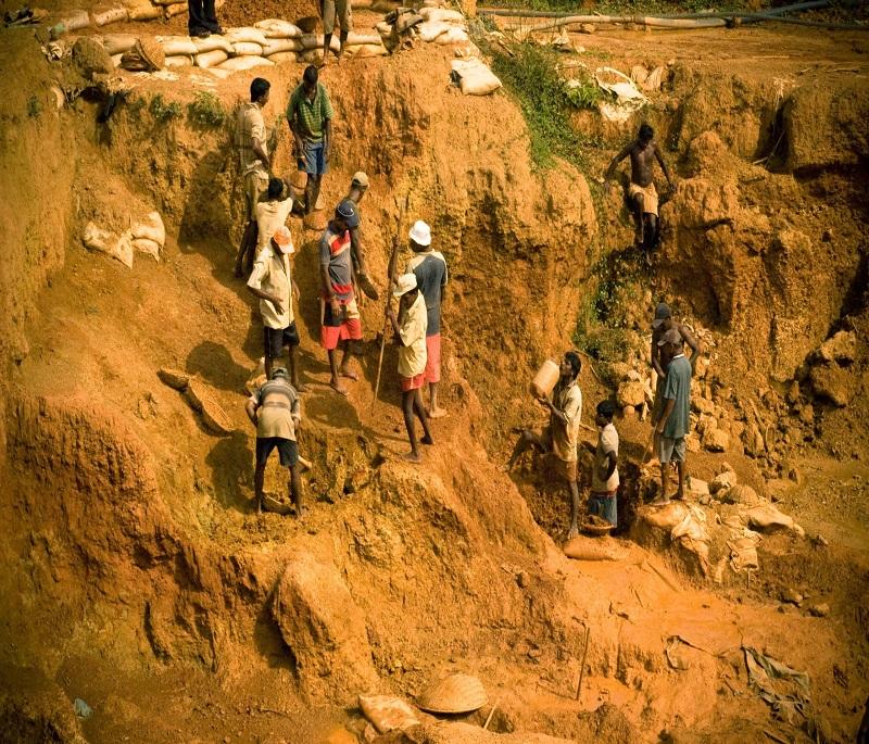 Ratnapura Gem Mines - A region famous for its gem mining industry, offering tours and opportunities to purchase gemstones.