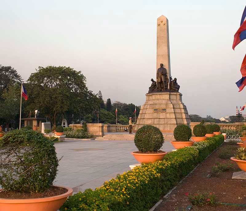 Rizal Park (Luneta) in Manila - A historic urban park honoring José Rizal, featuring monuments, gardens, and cultural sites.
