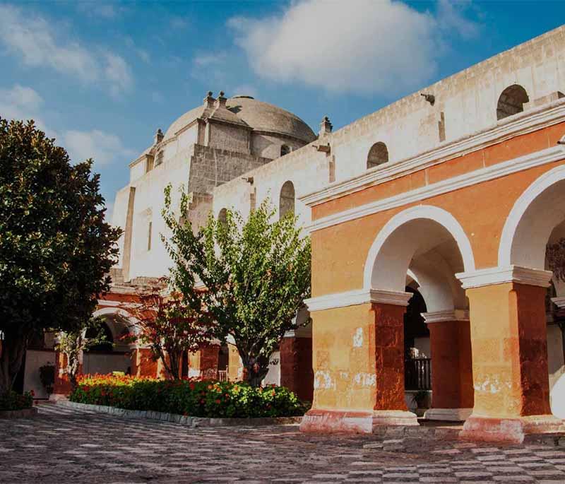 Santa Catalina Monastery (Arequipa) - A sprawling convent with vibrant architecture and a fascinating history.