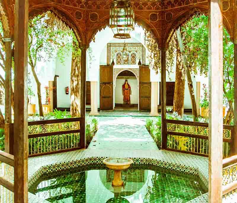 Sheikh Zayed Palace Museum: Explore UAE history and culture at this museum in Sheikh Zayed's former residence.