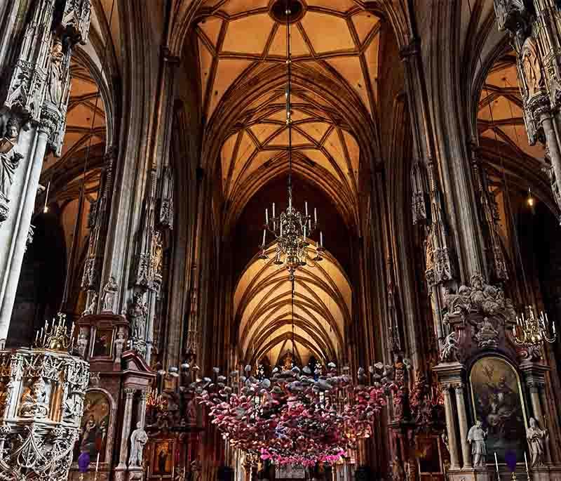St. Stephen's Cathedral in Vienna: Gothic masterpiece and iconic symbol of the city, known for its striking architecture.