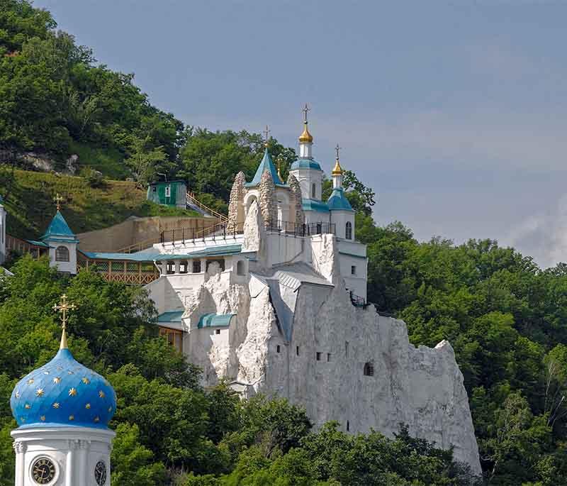 Sviatohirsk Lavra: Orthodox monastery on the Siverskyi Donets River, renowned for its architecture and spiritual significance