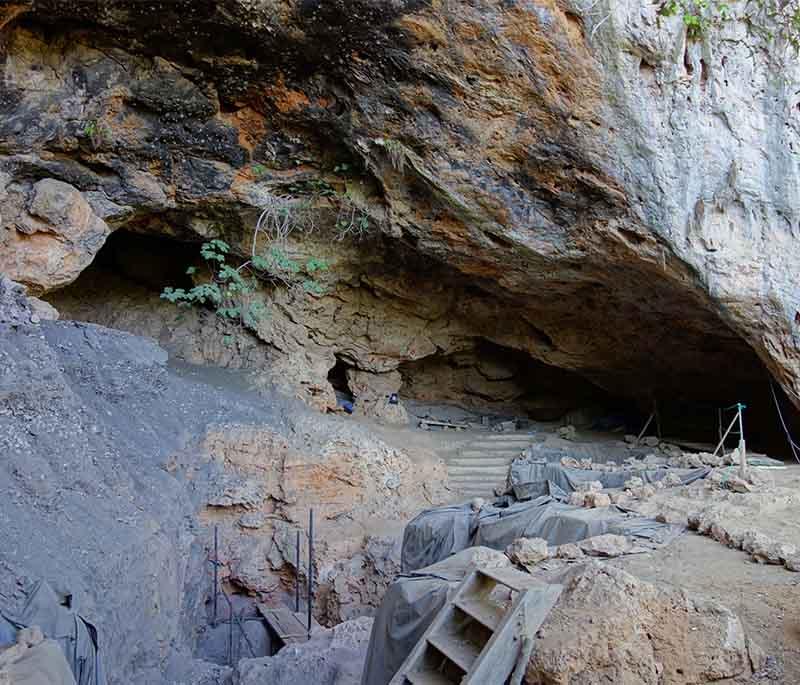Tafouralt - Rock Formations: Offers fascinating prehistoric rock art and dramatic natural landscapes.