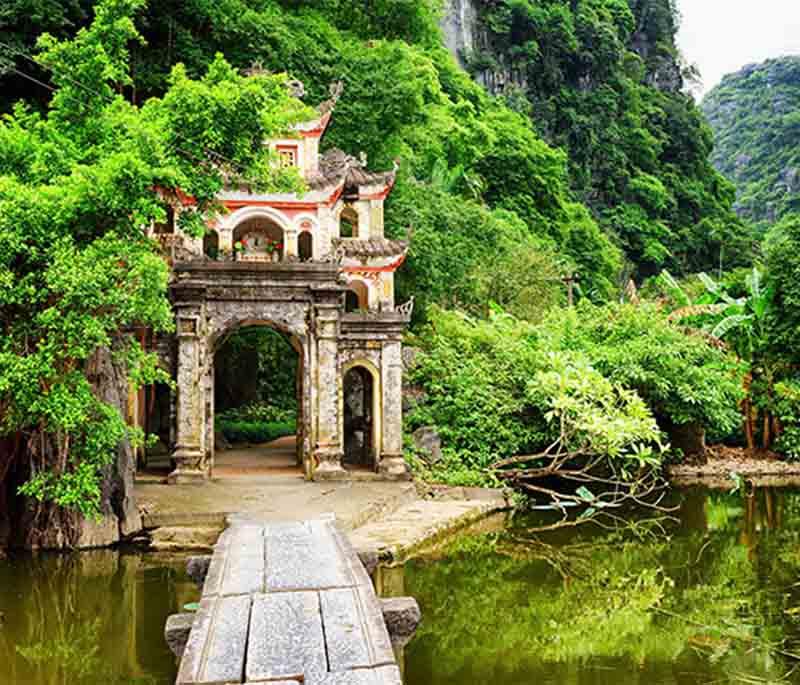 Tam Coc-Bich Dong - A scenic area in Ninh Binh Province, known for its karst landscapes, caves, and pagodas.