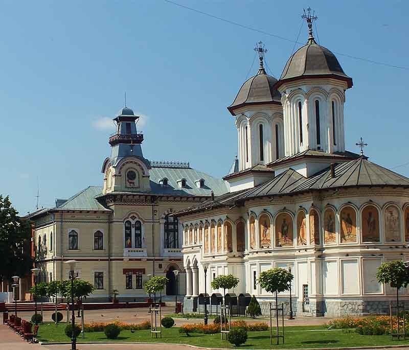 Targu Jiu - Home to the famous Endless Column by sculptor Constantin Brâncuși, part of a sculptural ensemble.