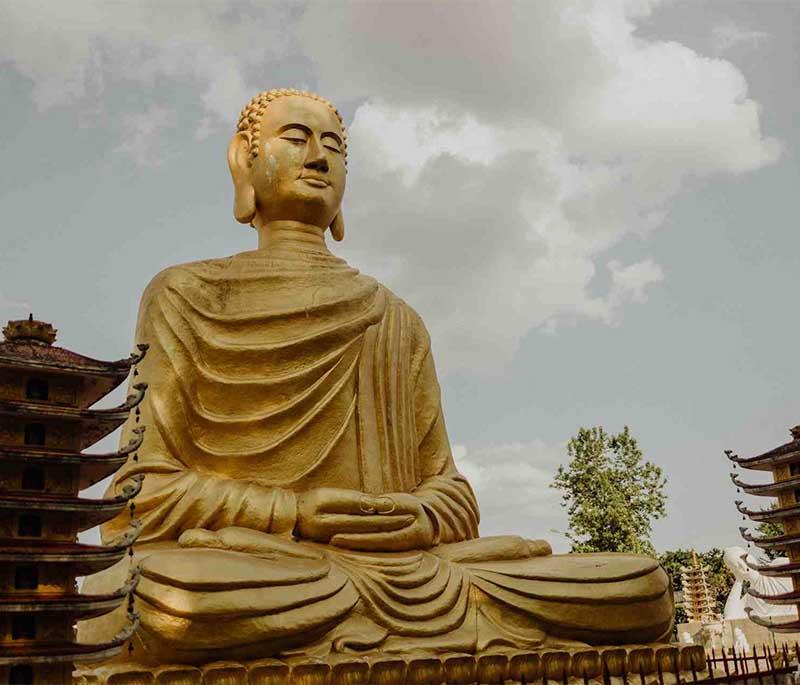 Ten Thousand Buddhas Monastery, a stunning Buddhist temple in Hong Kong featuring thousands of golden Buddha statues.